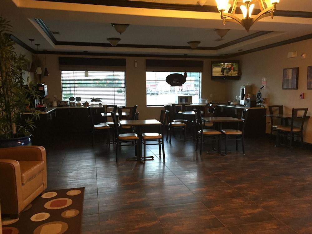 Atria Inn & Suites Three Rivers Экстерьер фото